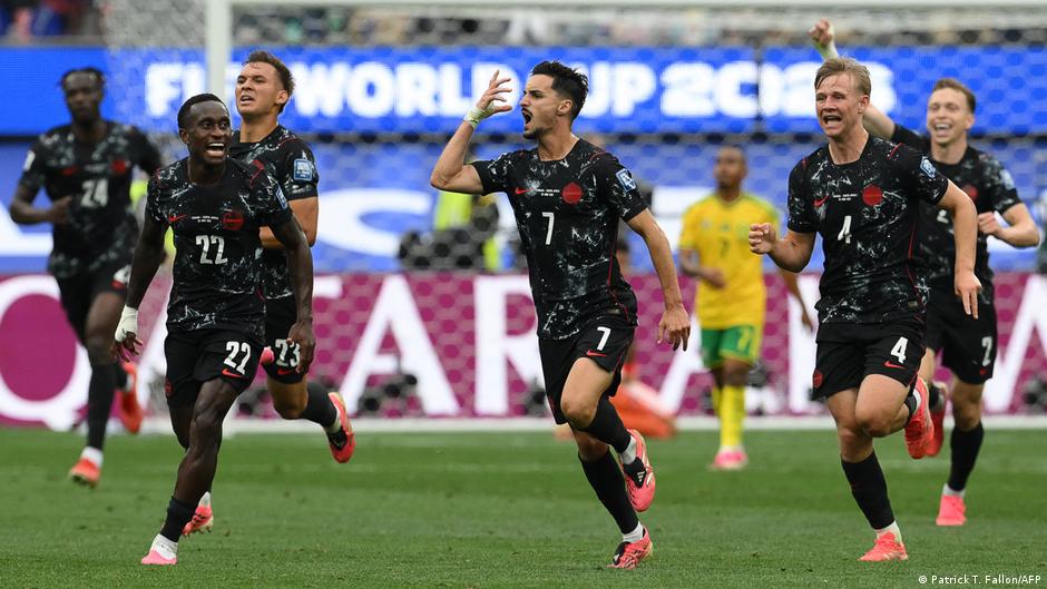 Imagen para: Canadá logra su primer objetivo en el Mundial al clasificar a octavos