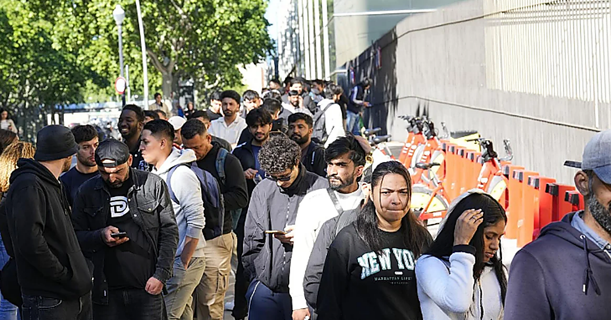 Imagen para: El Tribunal Supremo cuestiona la regularización masiva de inmigrantes impulsada por el Gobierno