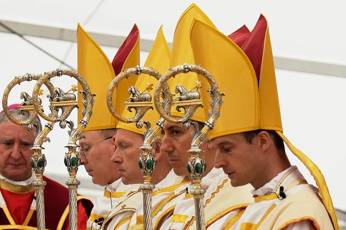 Imagen para: El Vaticano confirma la excomunión de obispos de la Fraternidad San Pío X en acto cismático
