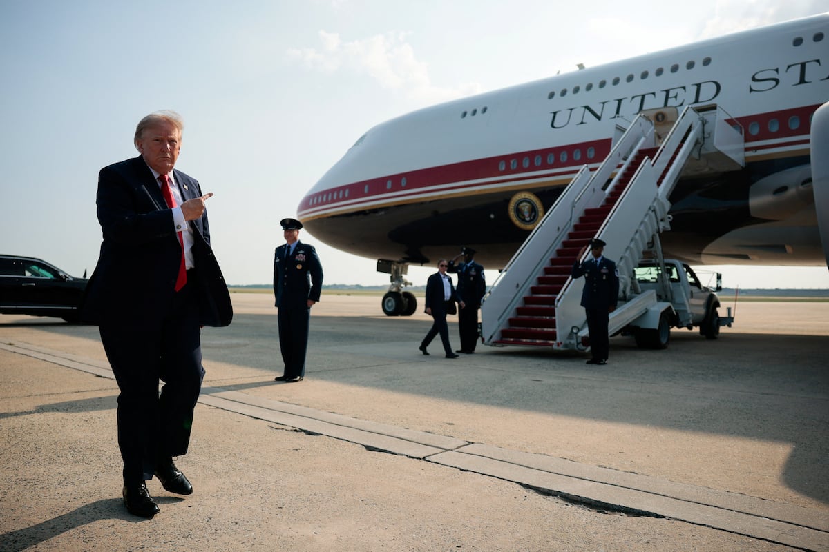 Imagen para: Donald Trump realiza su primer vuelo en el nuevo Boeing 747 obsequiado por Qatar