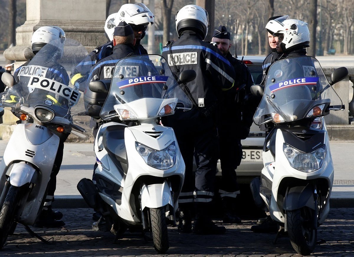 Imagen para: Condenan a seis meses de prisión a dos jóvenes por disturbios en protestas en Francia