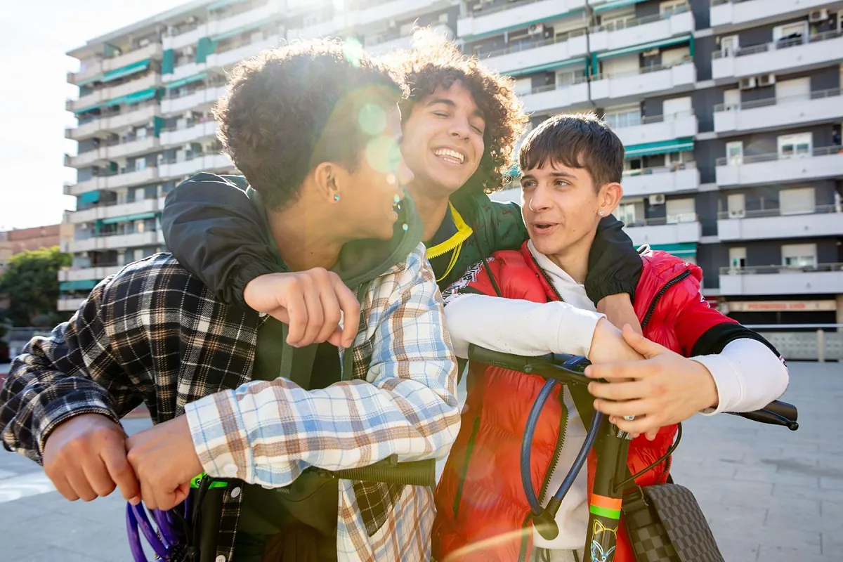 Imagen para: Hermanos: Una exploración social de la adolescencia desde el cine