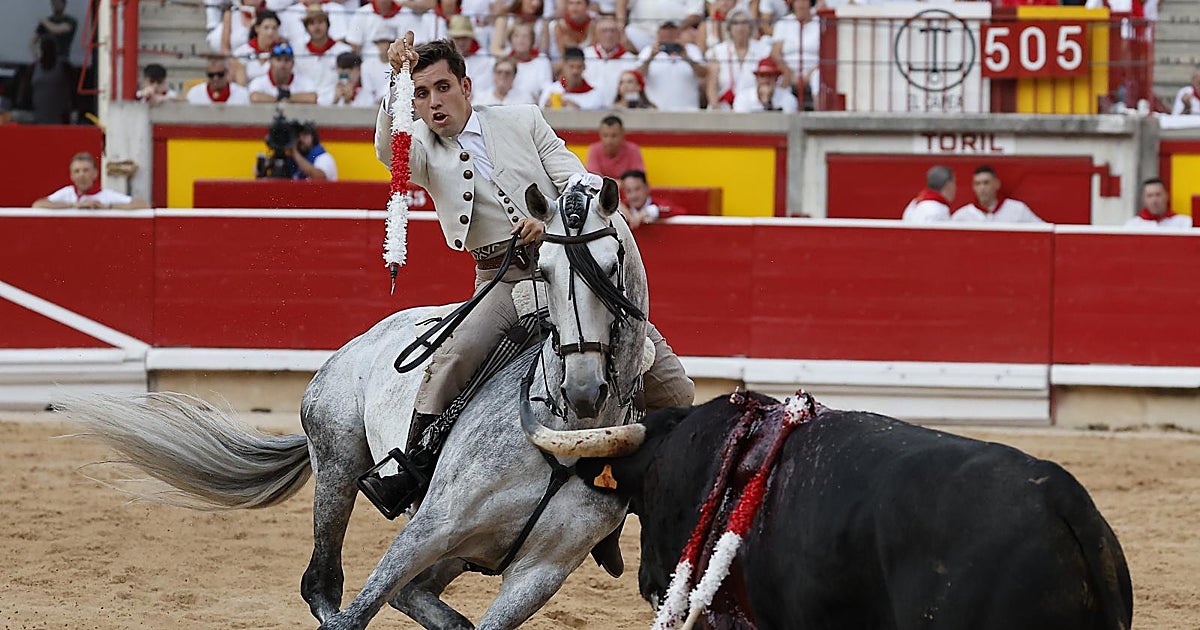 Imagen para: La fiesta de San Fermín resuena en Pamplona conmemorando un siglo de tradición