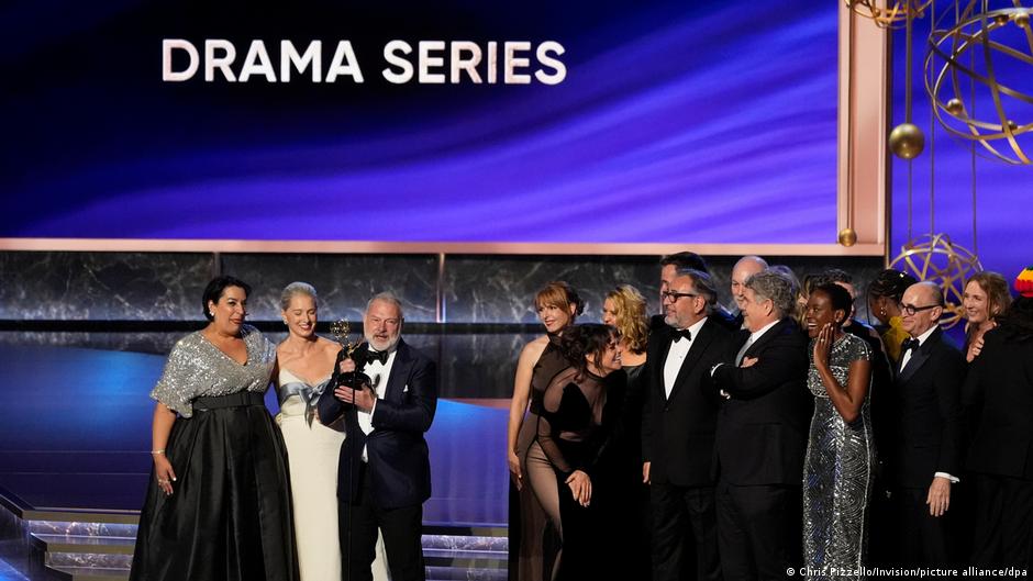 Imagen para: "The Pitt" y "Hacks" dominan las nominaciones a los premios Emmy: ¿quién ganará?