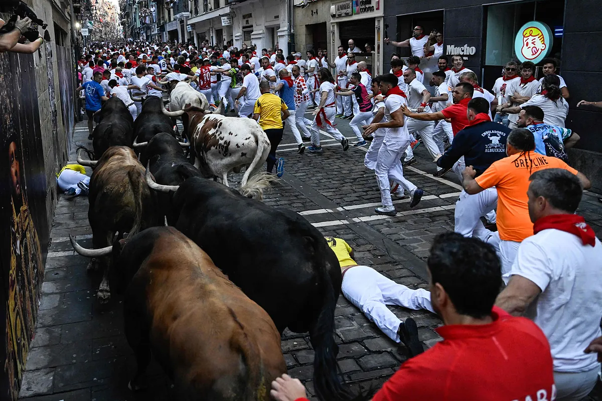 La policía identifica a un corredor extranjero con gafas de vídeo en San Fermín