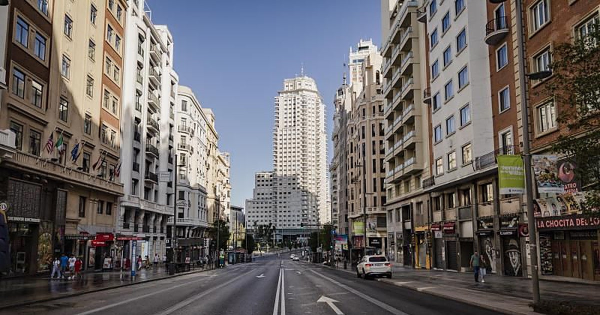 Imagen para: La Gran Vía de Madrid: ¿Por qué se siente como una ciudad fantasma en pleno verano?