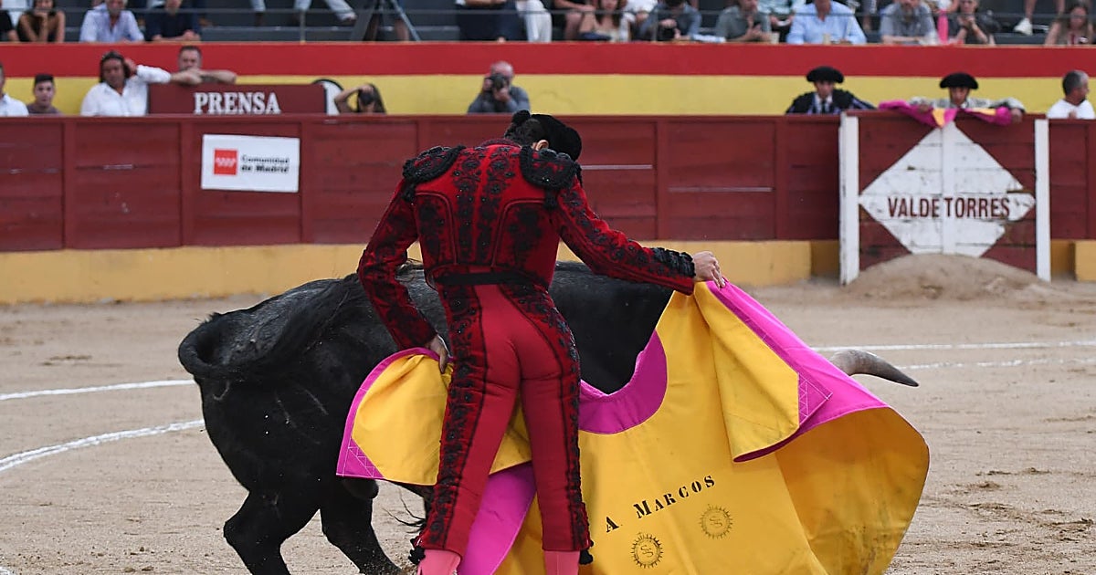 Imagen para: El capote de Alejandro Marcos brilla en otra corrida sin toros: Alalpardo definirá la final