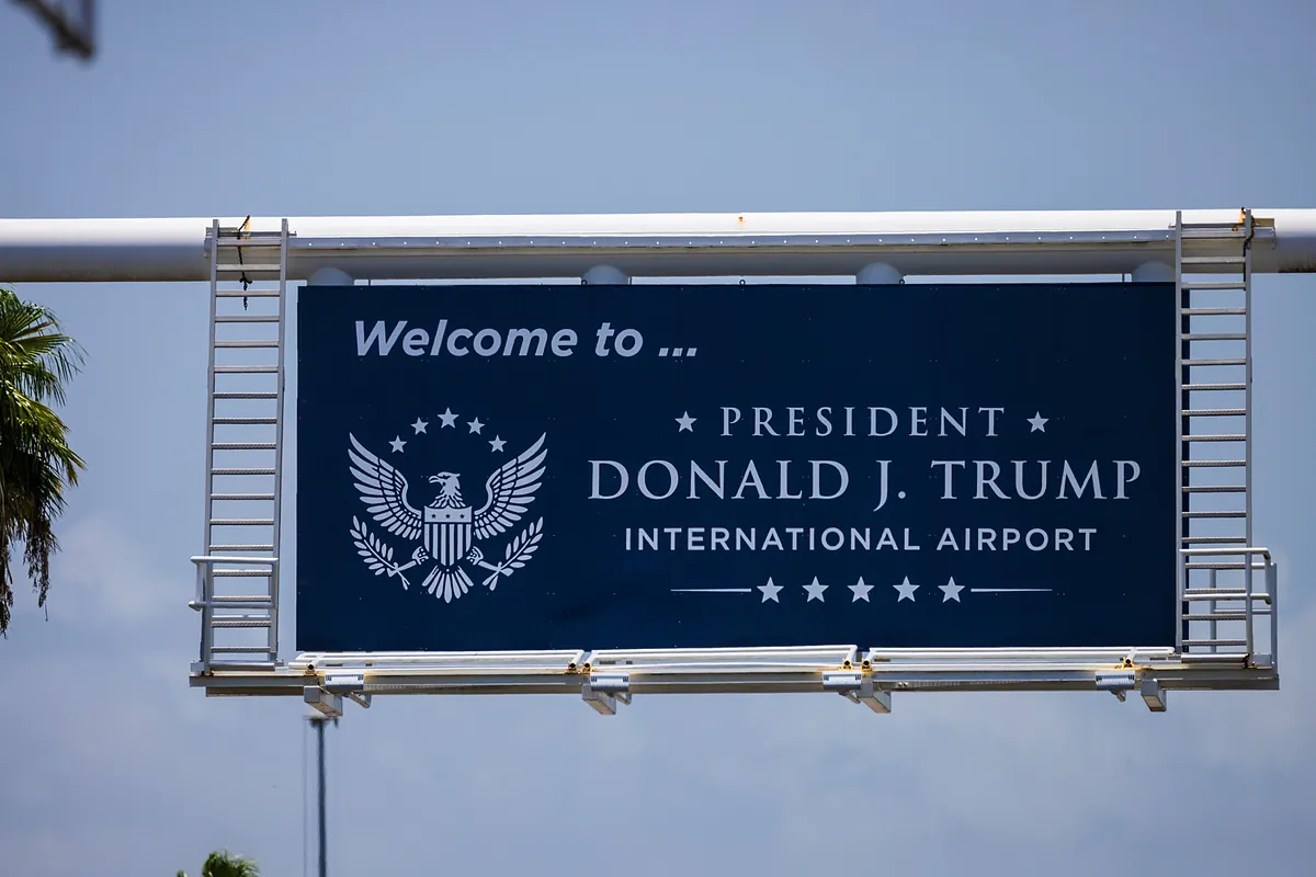 Imagen para: Aeropuerto de Florida cambia su nombre a DJT en honor a Donald Trump
