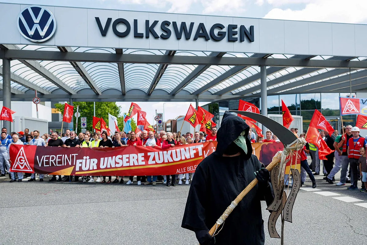 Imagen para: Volkswagen aplaza cierres de fábricas y activa poda industrial: implicaciones para los empleados