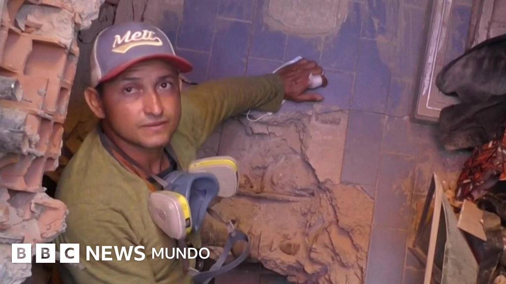 Imagen para: El padre que encontró a su hija entre los escombros 20 días después de los terremotos en Venezuela