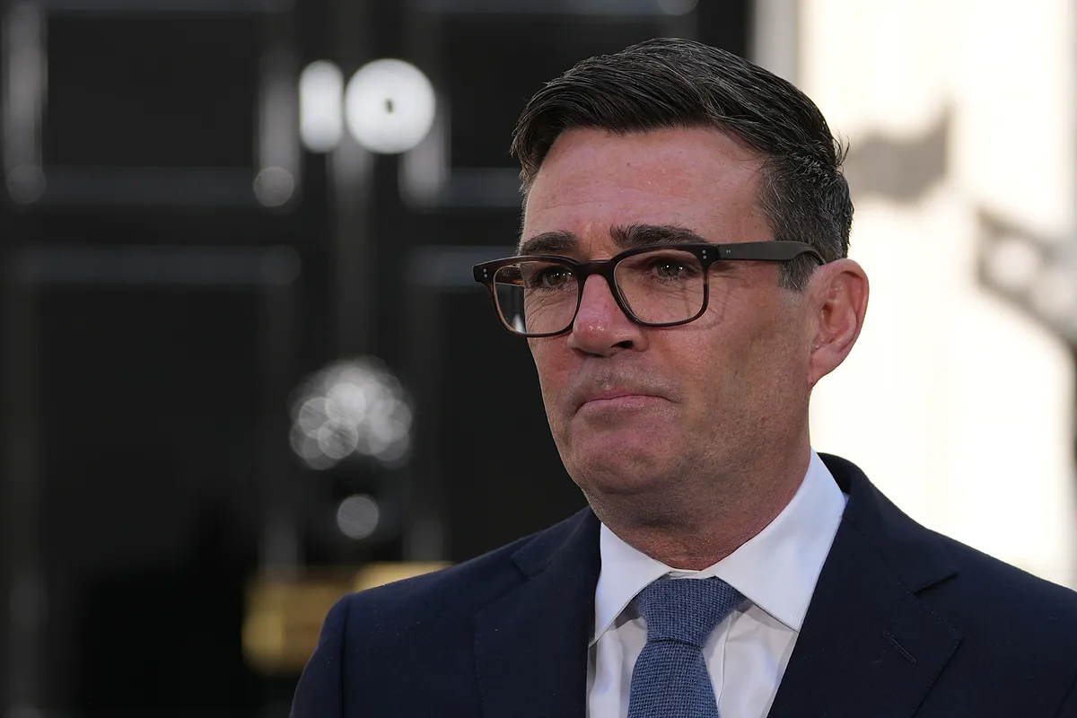 Imagen para: Andy Burnham asume como primer ministro británico: un giro a la izquierda que transforma la política
