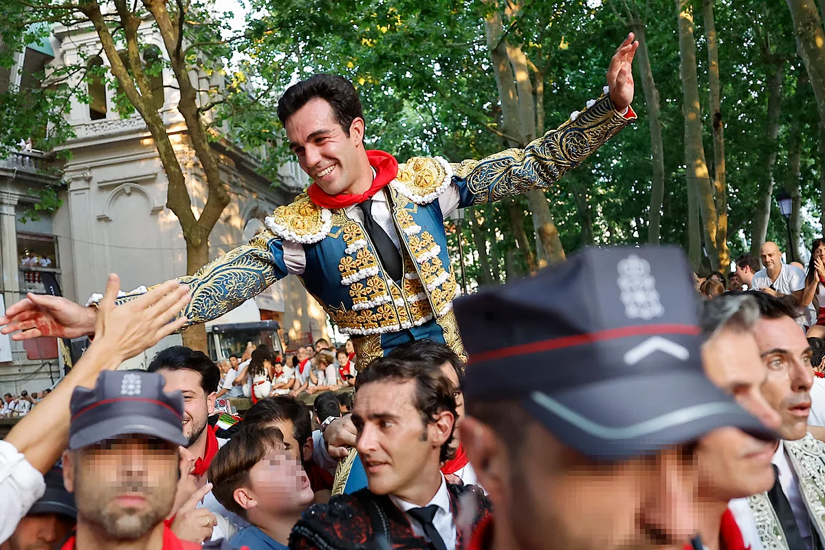 Imagen para: Jandilla y Tomás Rufo brillan en la corrida de San Fermín en Pamplona