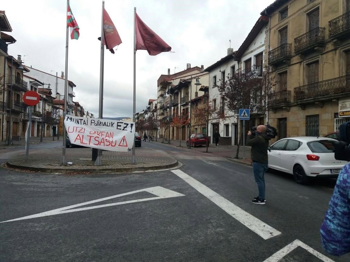 Imagen para: Los agresores de los guardias de Alsasua borraron datos de sus móviles para evitar ser vinculados con el ataque